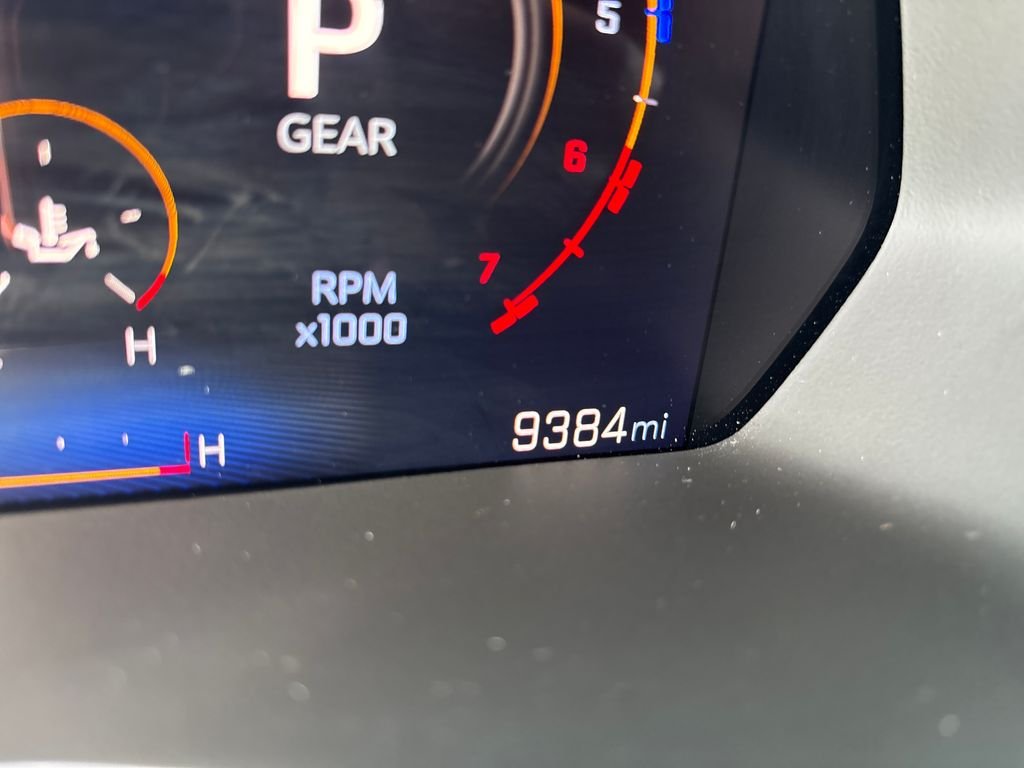 Used 2025 White Chevrolet Z71 image 19