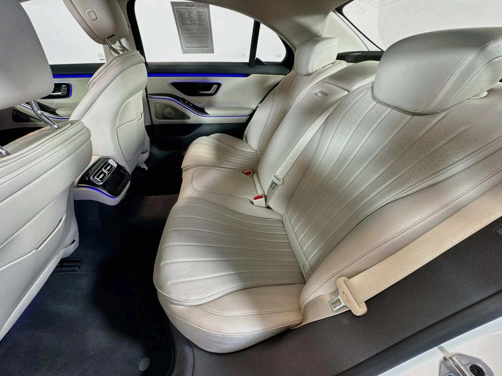 Used 2023 Manufaktur Diamond White Mercedes-Benz S 500 image 23