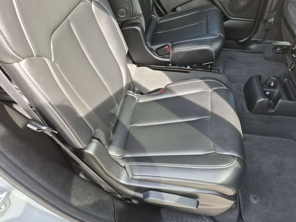 Used 2025 Silver Jeep Limited image 29