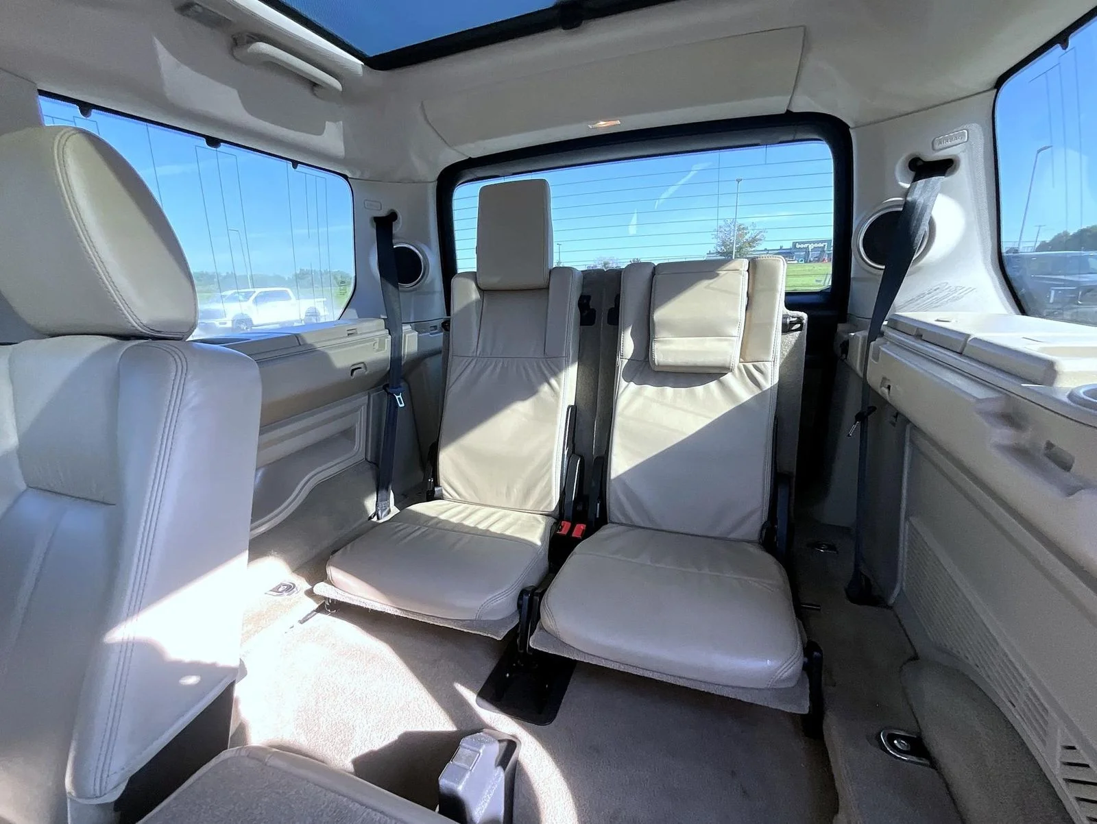 Used 2011 Beige Land Rover V8 image 22