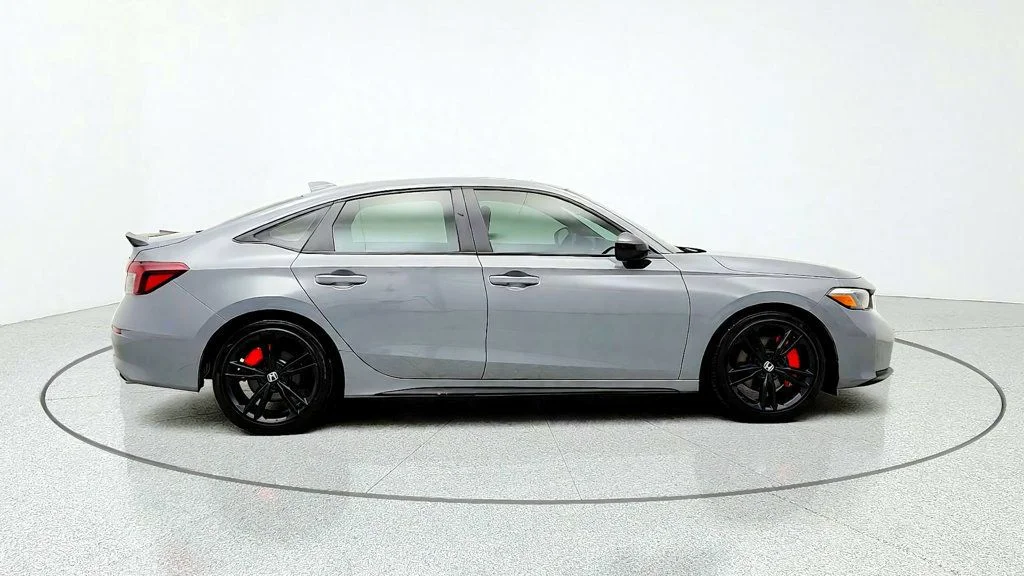 Used 2025 Urban Gray Pearl Honda Manual image 4