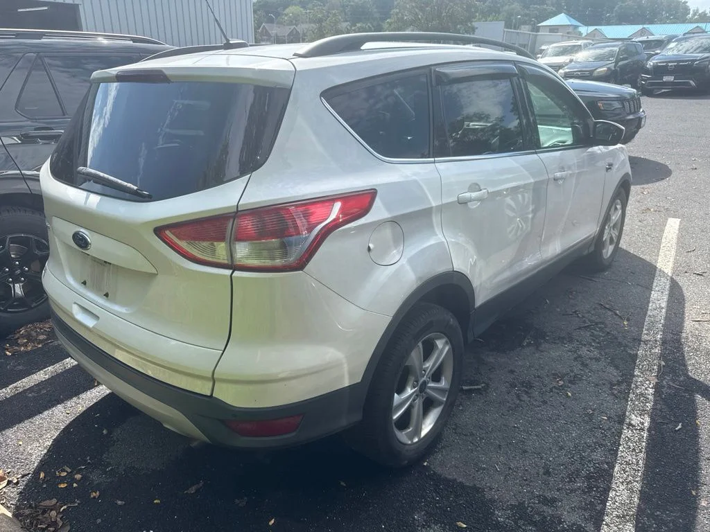 Used 2015 White Ford SE image 3