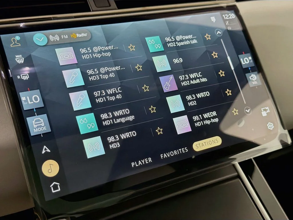 New 2026 Santorini Black Land Rover S image 15
