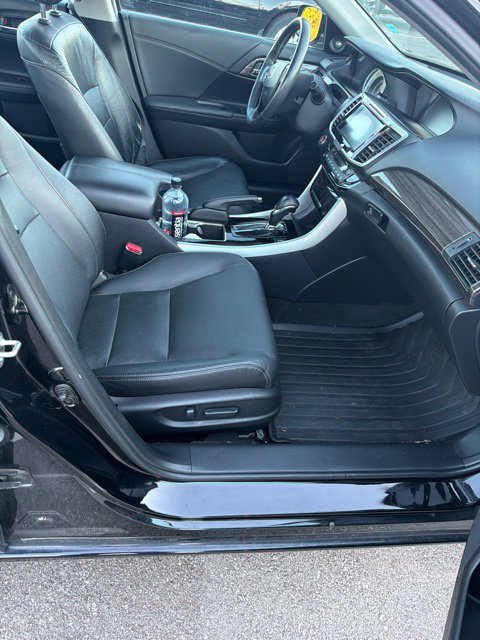 Used 2017 Crystal Black Pearl Honda EX-L image 7