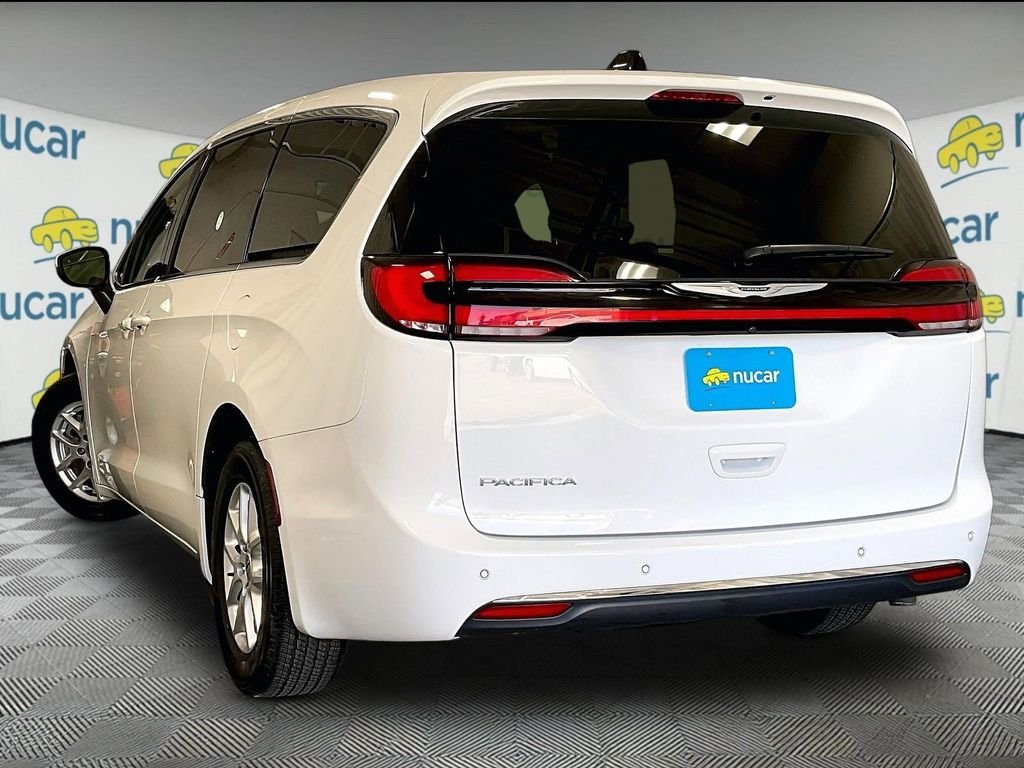 Used 2023 White Chrysler Touring L image 4