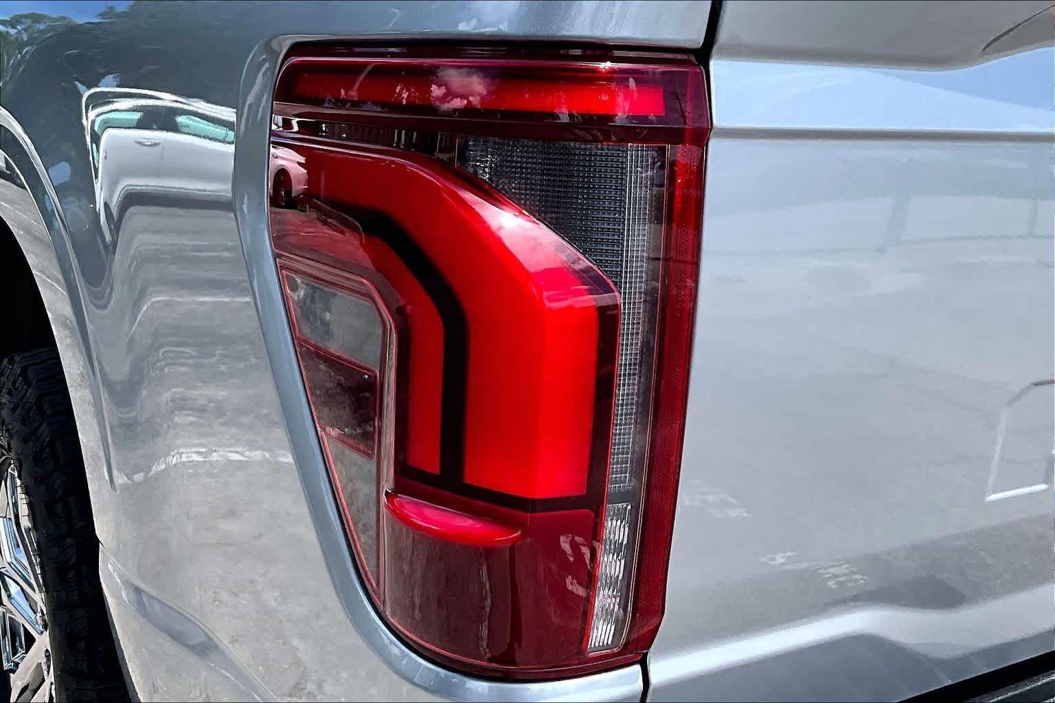 Used 2024 Iconic Silver Metallic Ford LARIAT image 29