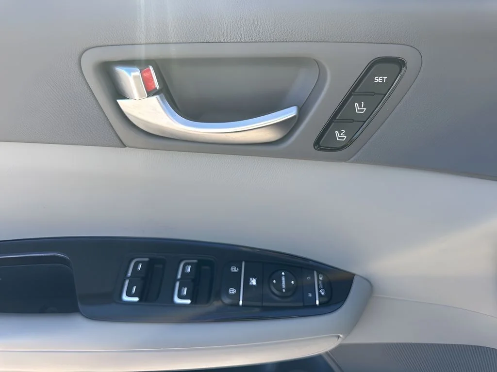 Used 2016 Gray Kia EX image 26