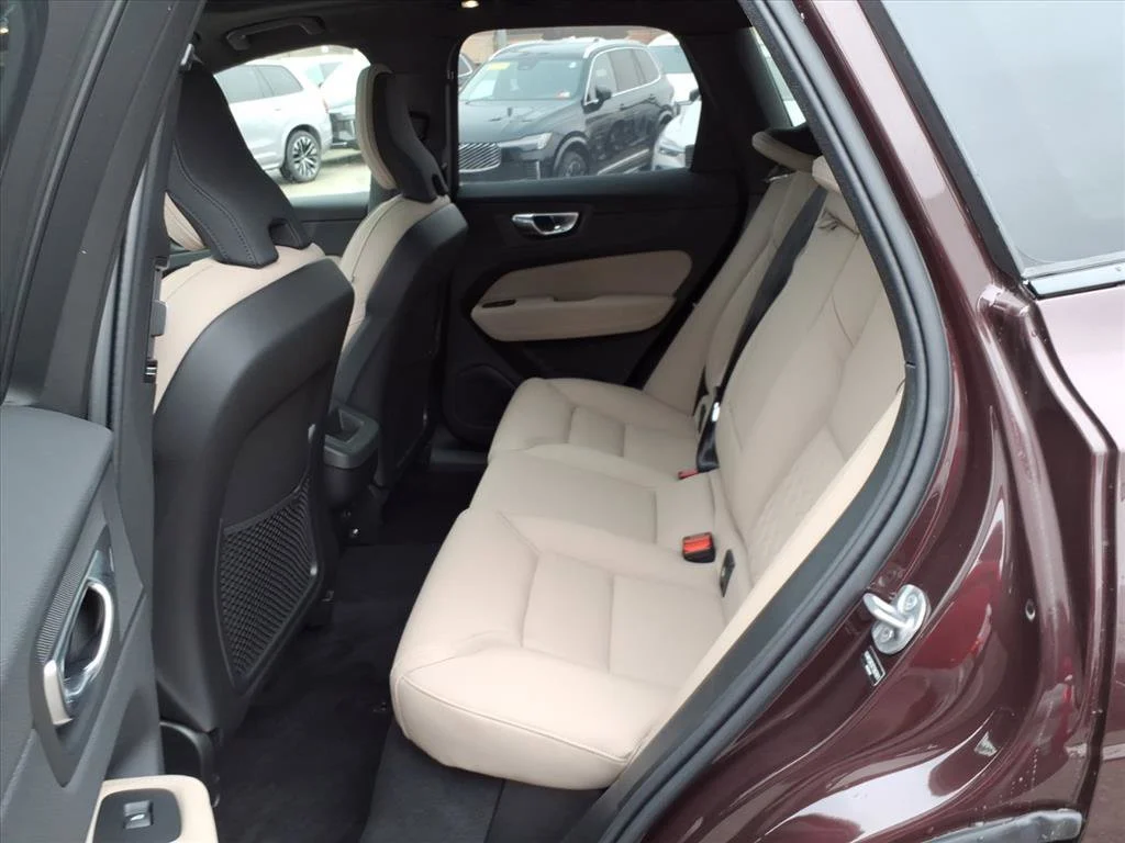 2026 Volvo XC60 Plus - Photo 12
