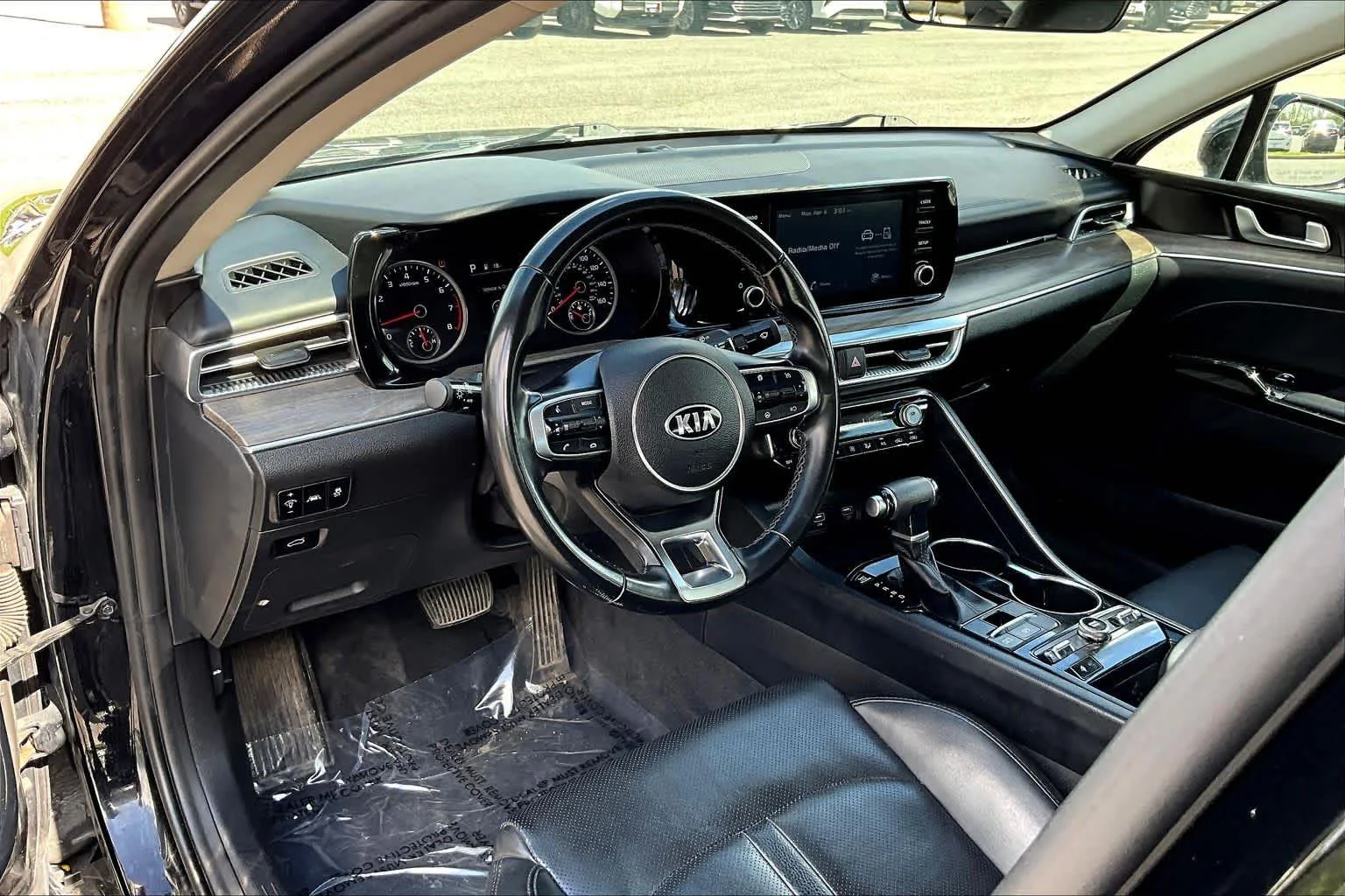 Used 2021 Ebony Black Kia EX image 31