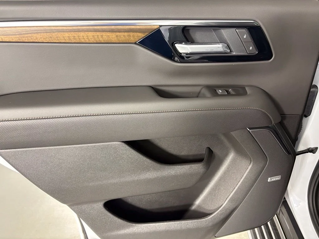 New 2026 Polar White Tricoat Chevrolet High Country image 42