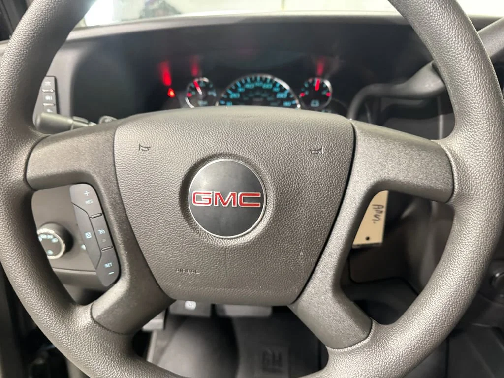 New 2025 Onyx Black GMC LT image 13