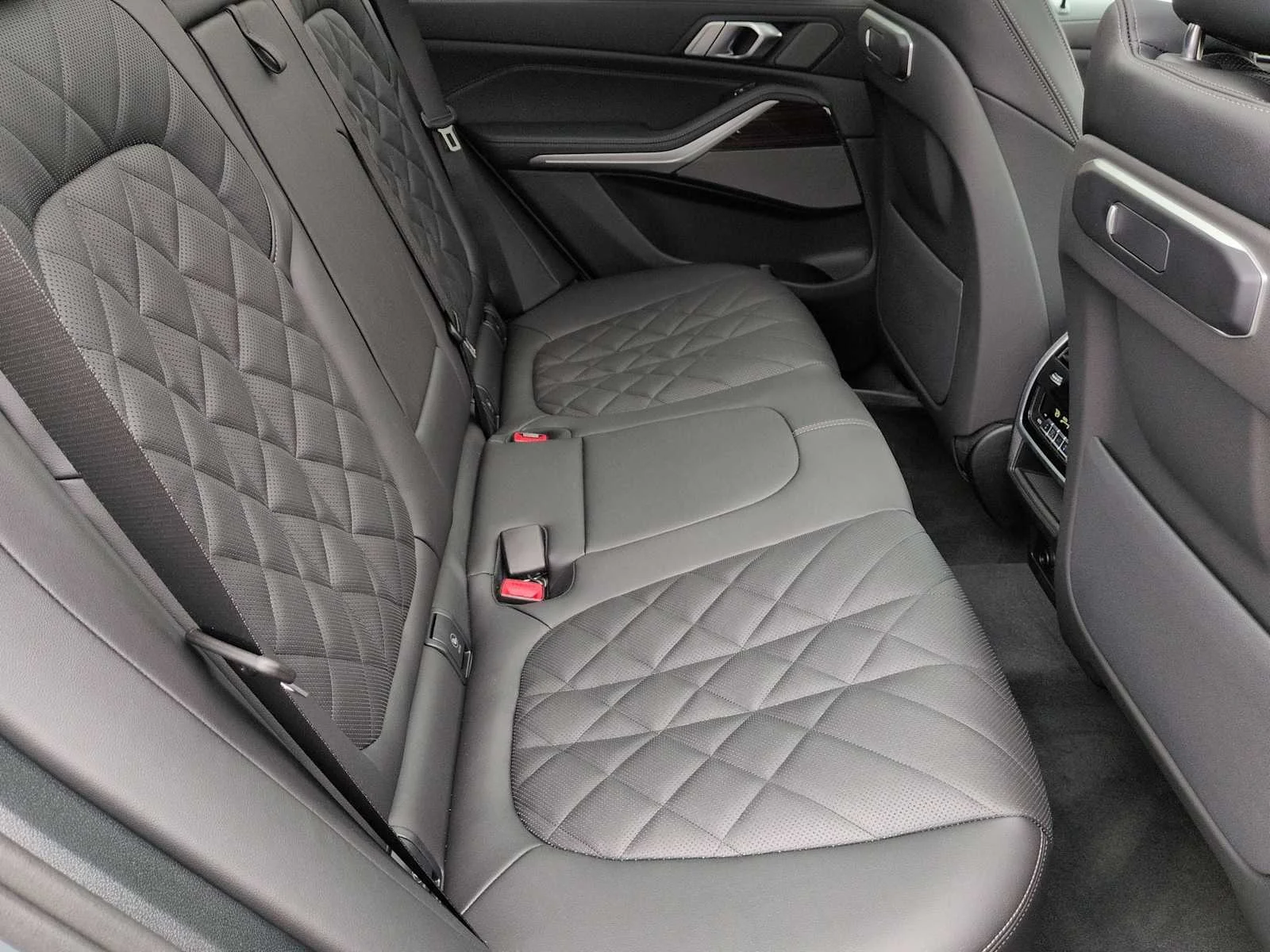 New 2026 Skyscraper Grey Metallic BMW xDrive50e image 21
