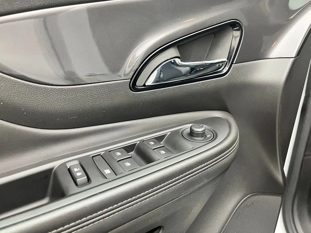 Used 2022 White Buick Preferred image 17