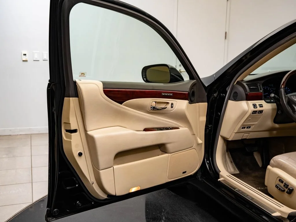 Used 2011 Obsidian Lexus 460 image 28