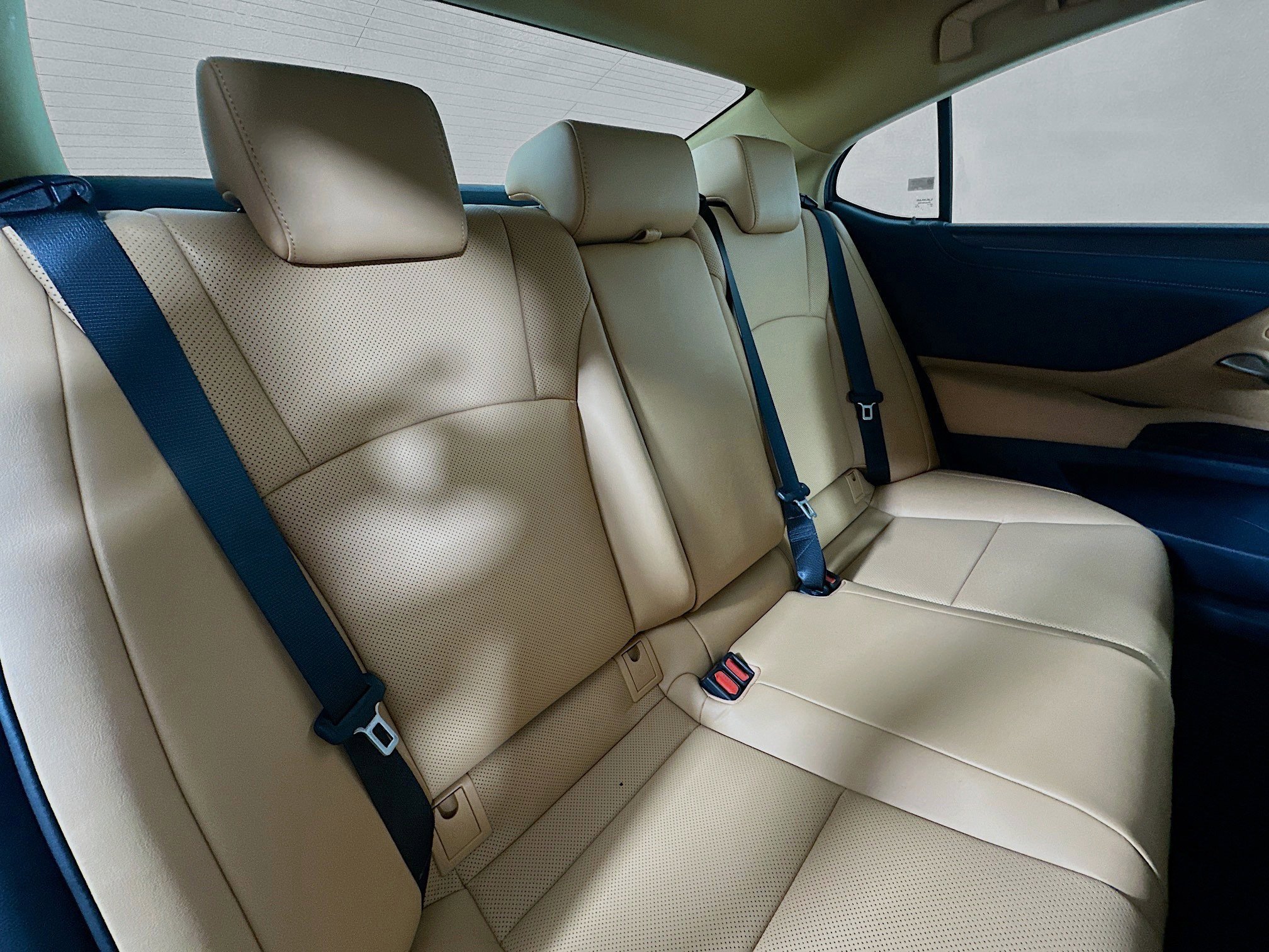 2025 Lexus ES 350 - Photo 26