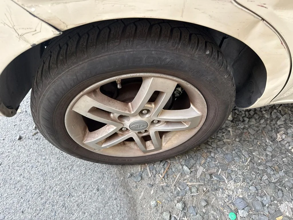 Used 2011  Kia Plus image 7