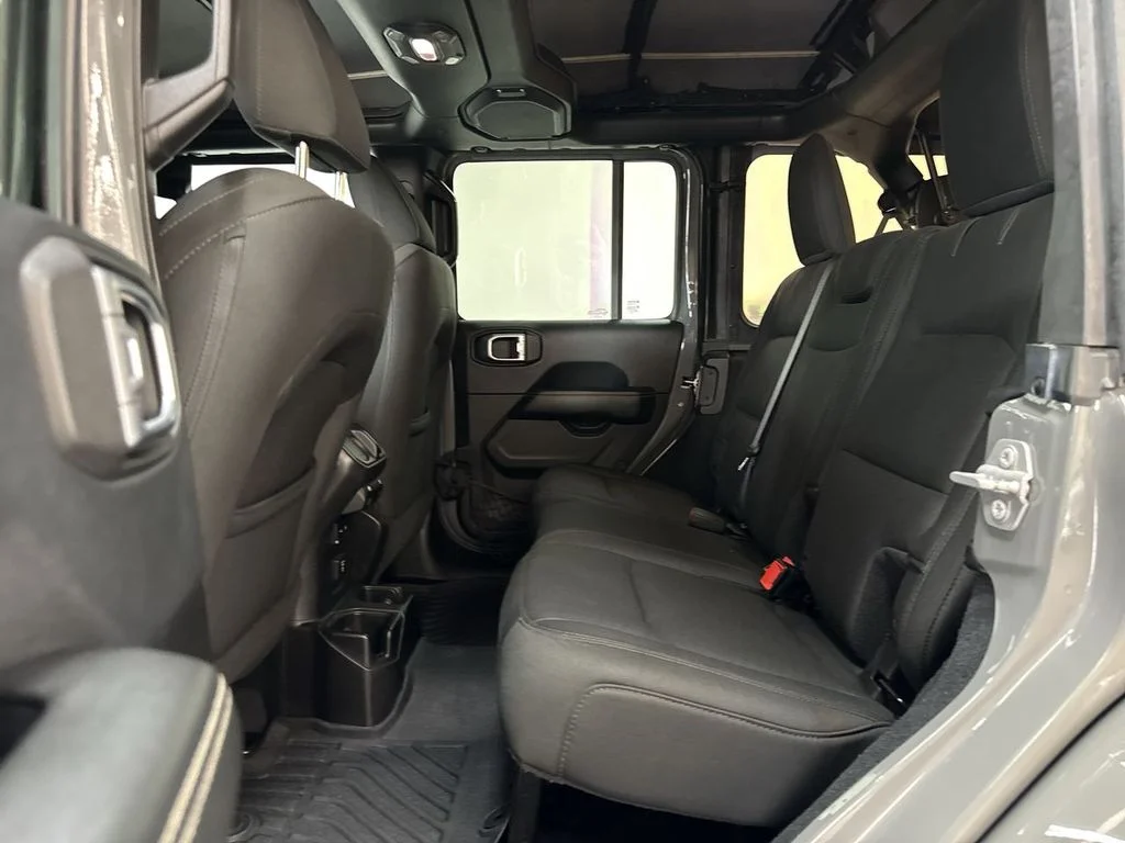 Used 2018 Gray Clearcoat Jeep Unlimited Sahara image 15