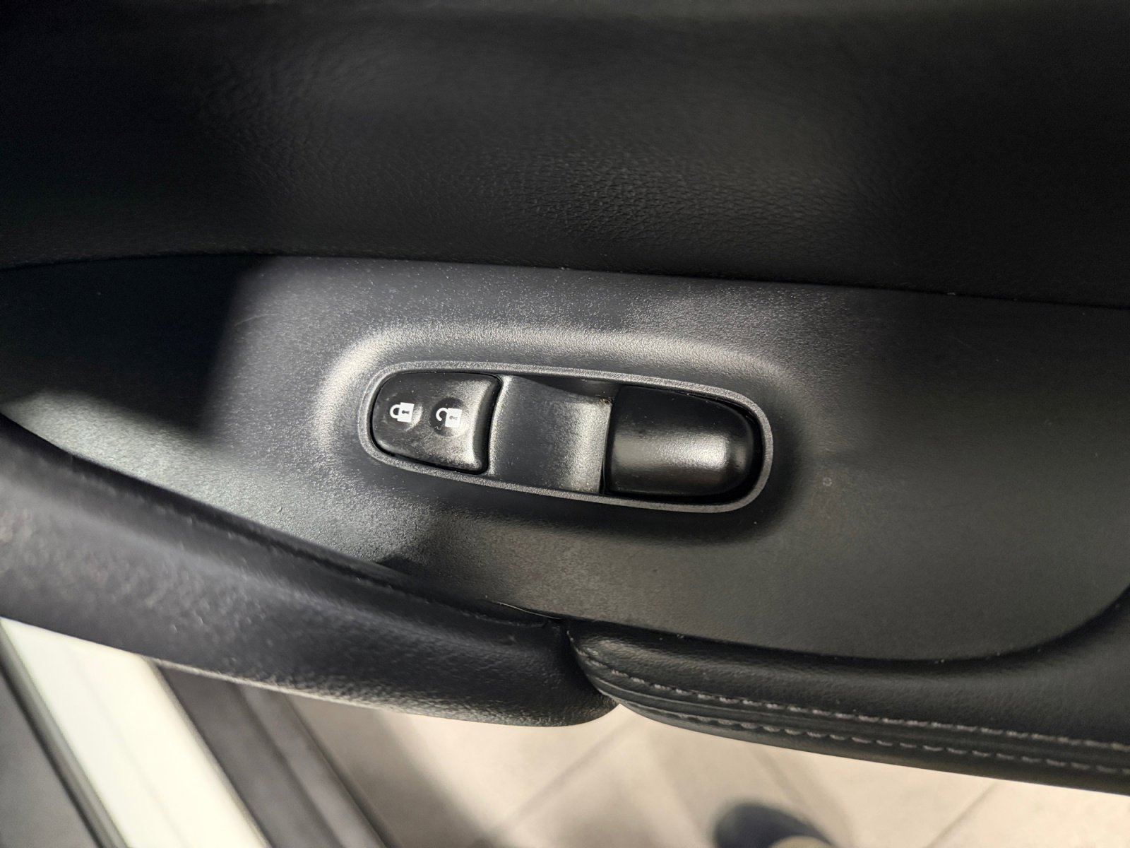 Used 2019 Glacier White Nissan SV image 30
