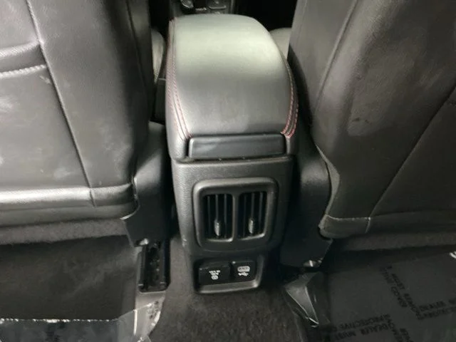 Used 2018 White Clearcoat Jeep Trailhawk image 25