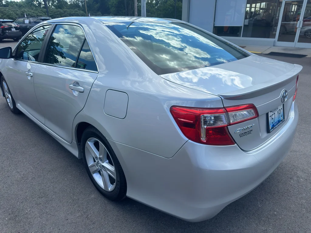 Used 2014 Classic Silver Metallic Toyota SE image 4