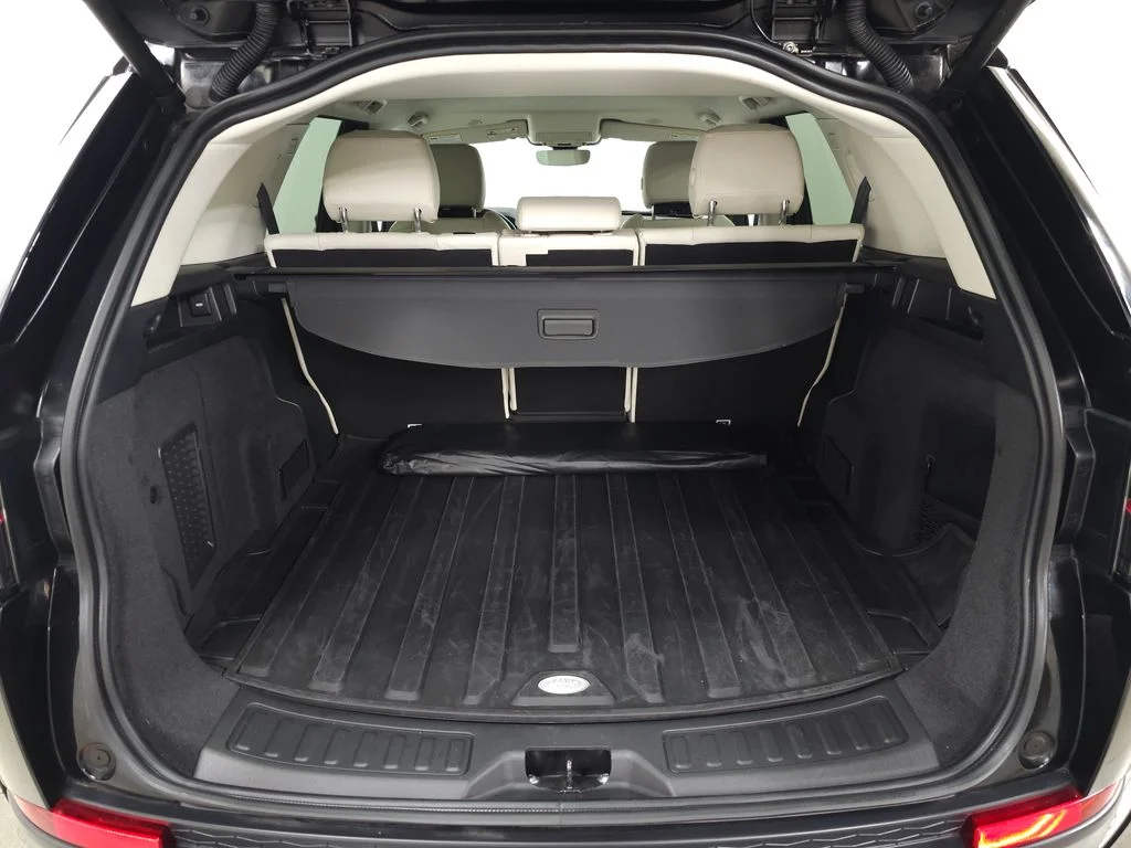 Used 2022 Black Land Rover S image 7