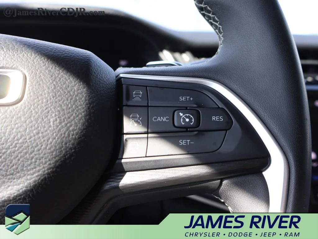 Used 2024 Red Jeep Laredo image 27