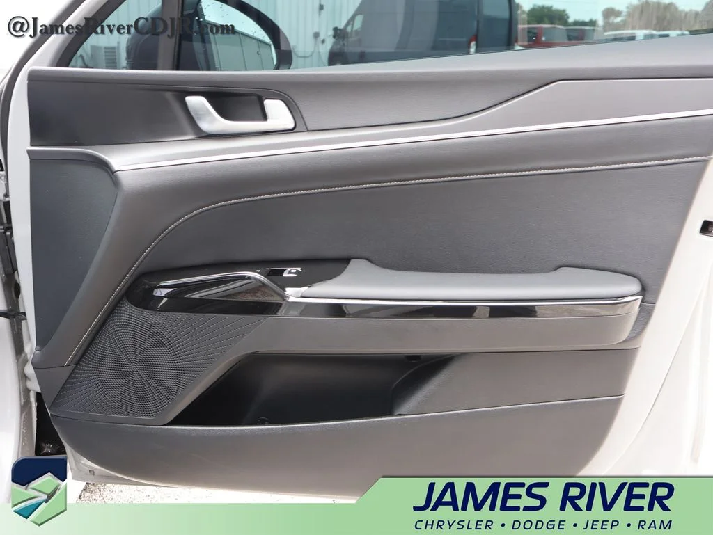 Used 2025 Gray Kia GT-Line image 8