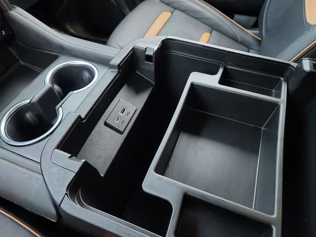Used 2024  GMC AT4 image 47