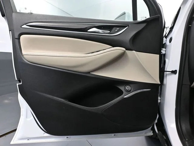 Used 2019 White Buick Essence image 17