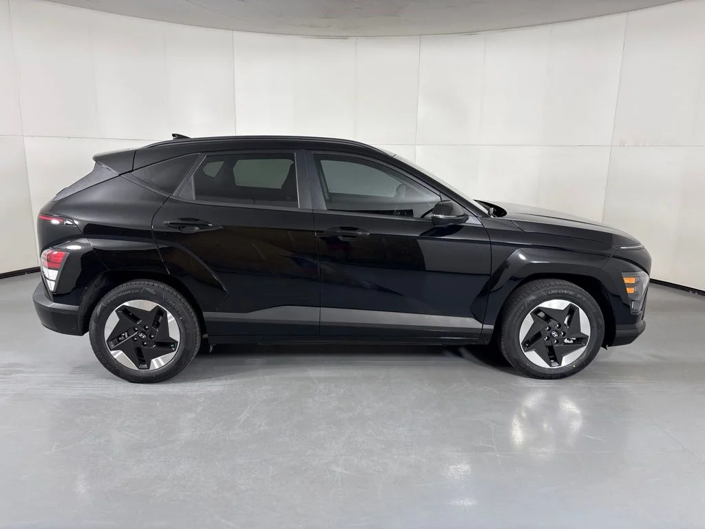 Used 2024 Black Hyundai SEL image 9