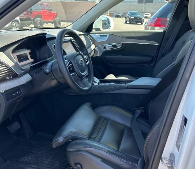 Certified Used 2024 Crystal White Volvo Ultimate Bright Theme image 4
