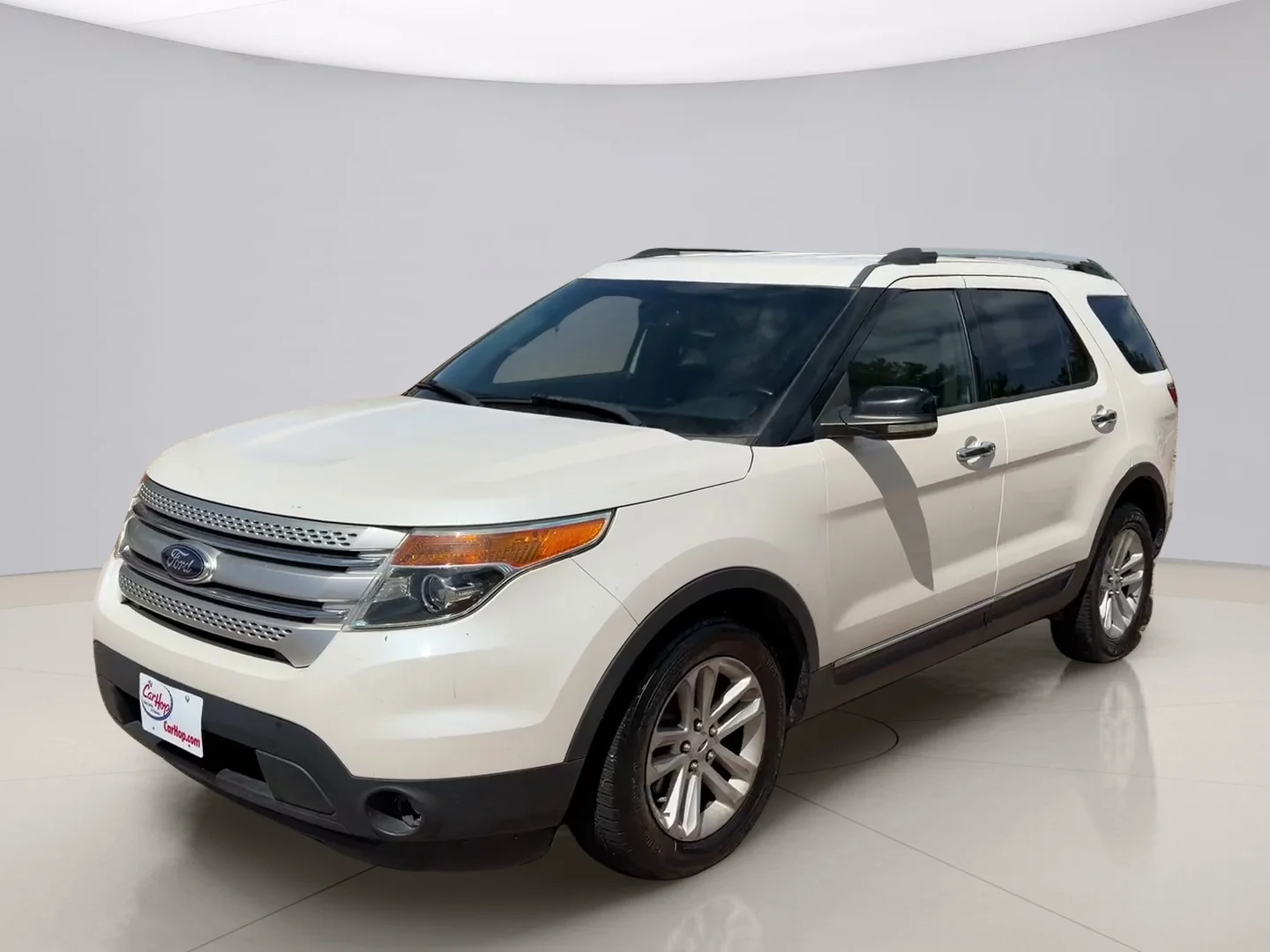 Used 2013 White Ford XLT image 1