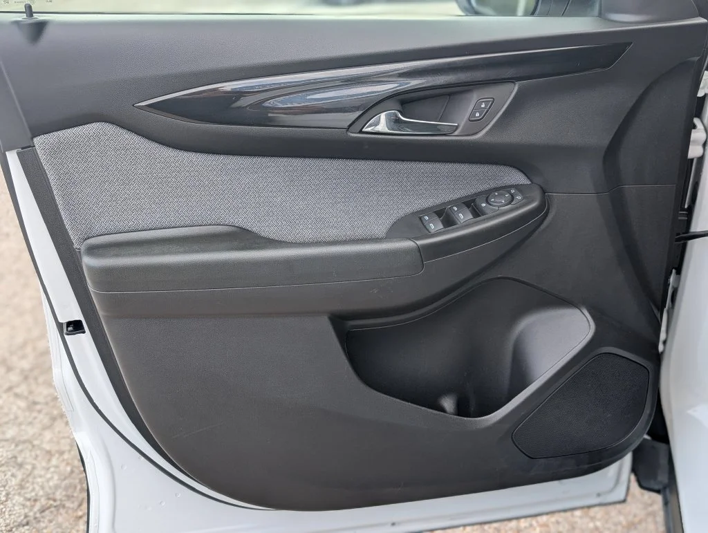 Used 2025 White Chevrolet LT image 17