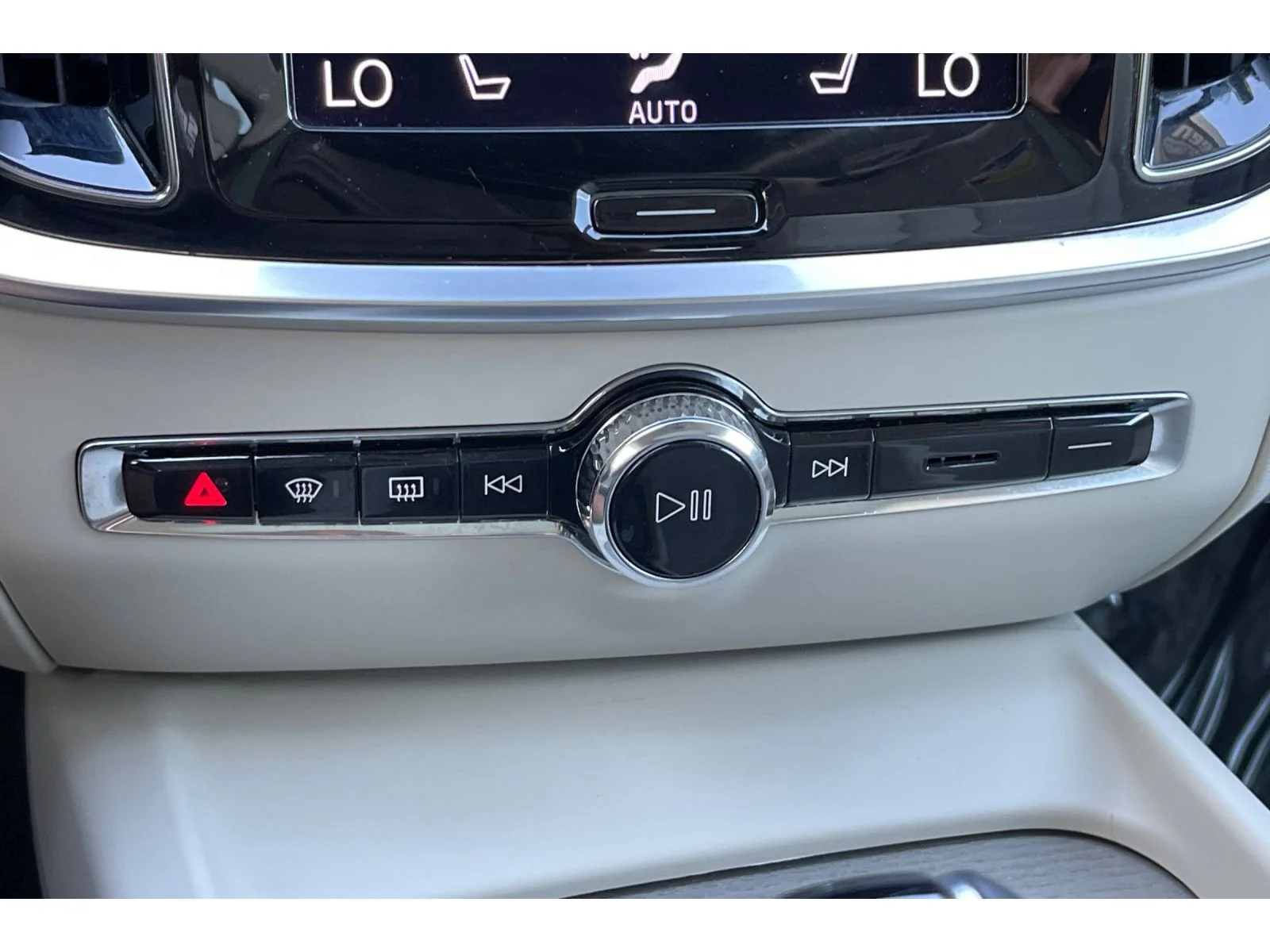 Used 2022 Pine Grey Metallic Volvo T5 image 31