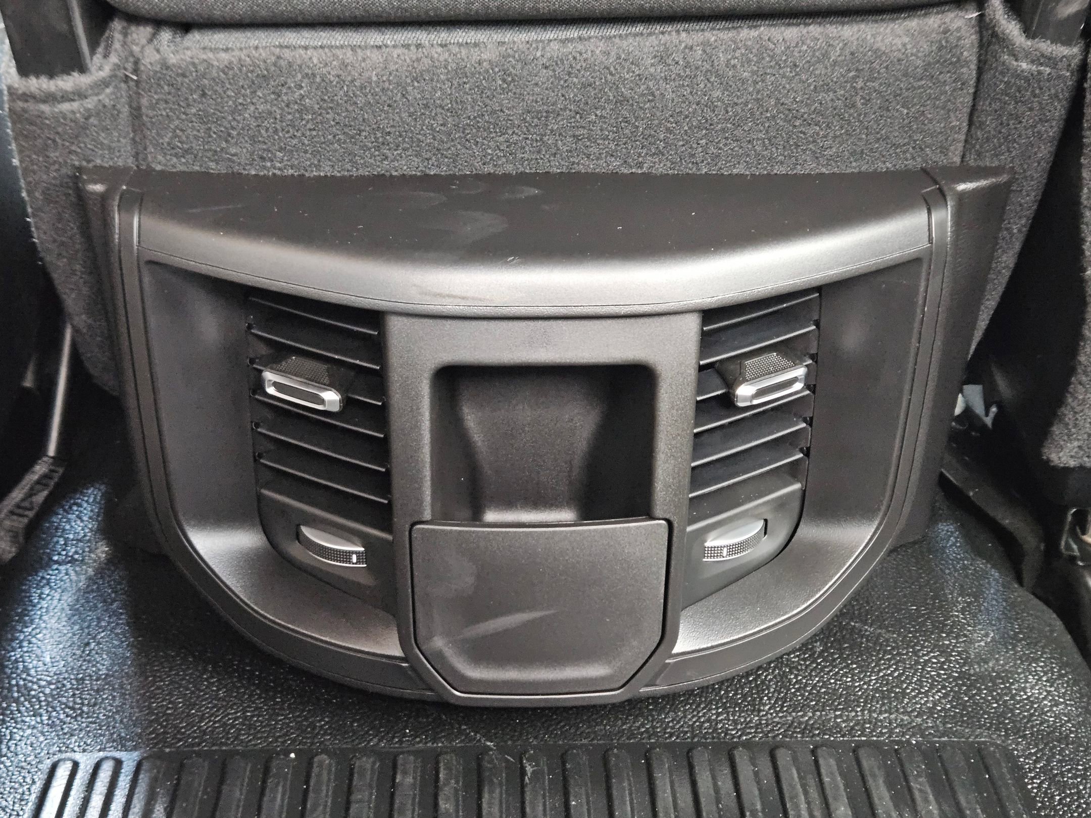 New 2026 Diamond Black Crystal Pearl-Coat Exterior Paint RAM Tradesman image 23