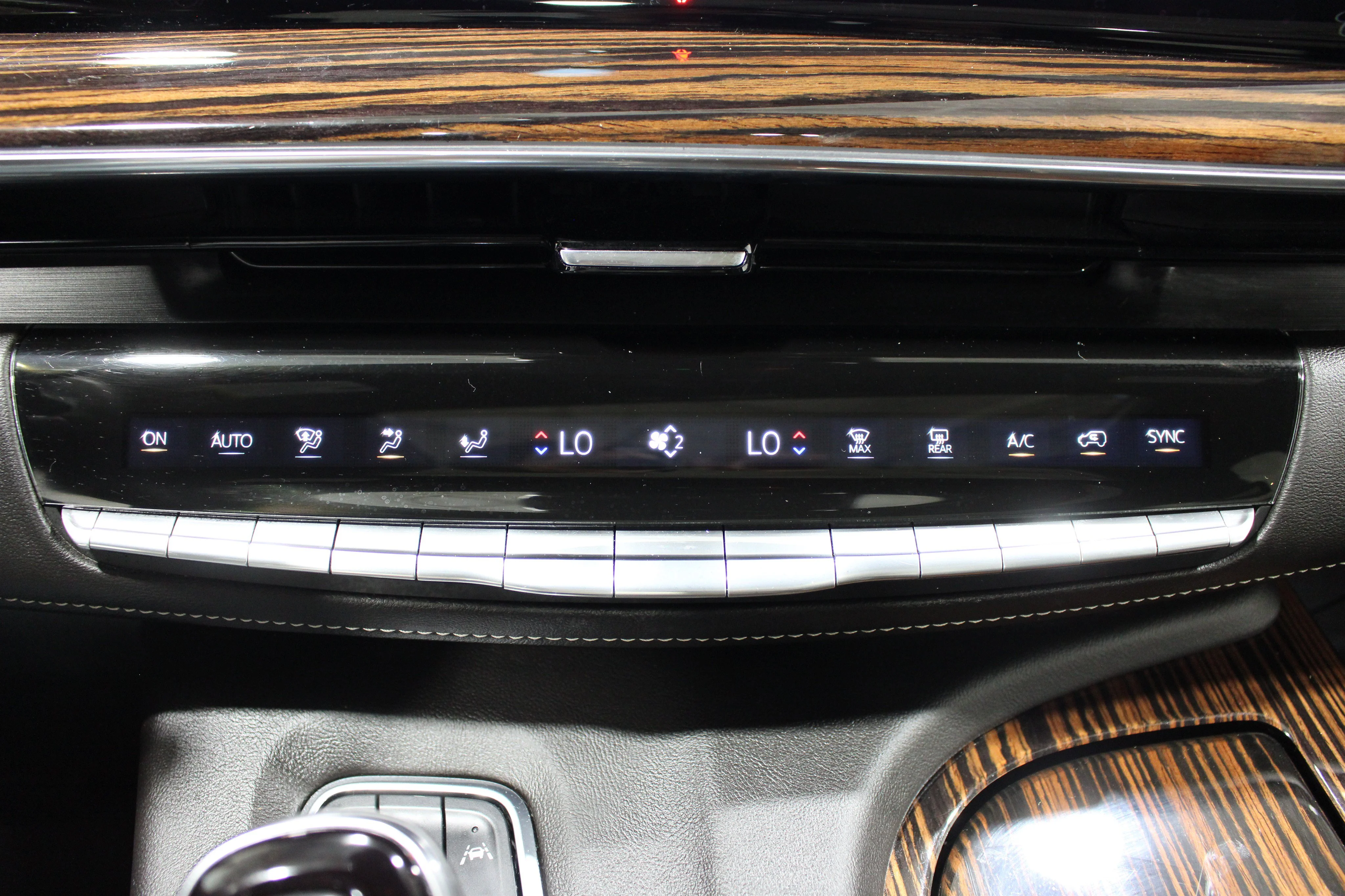 2024 Cadillac Escalade Premium Luxury - Photo 18