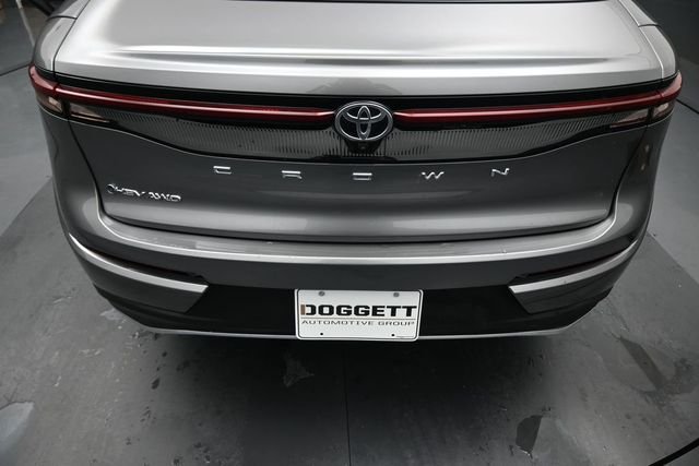 Used 2025  Toyota XLE image 13