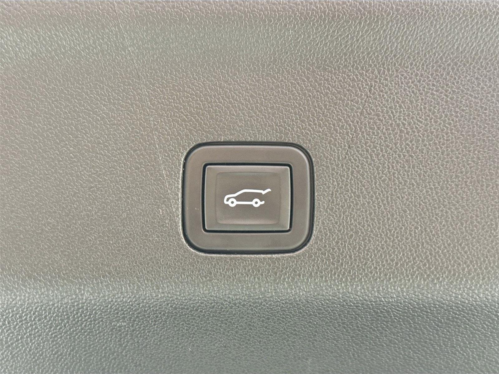 Used 2024 Summit White Chevrolet LT image 41
