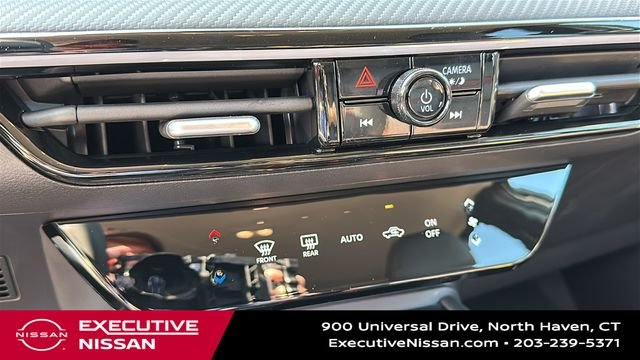 Used 2025 White Nissan SR image 17