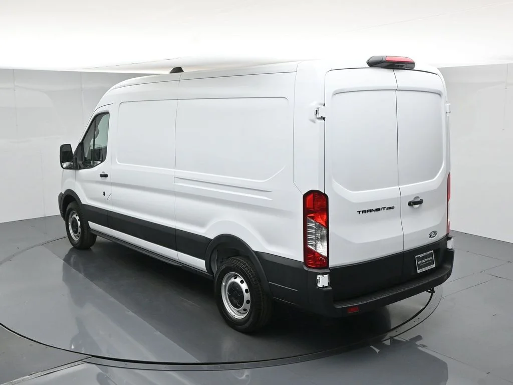 New 2026 Oxford White Ford Base image 34