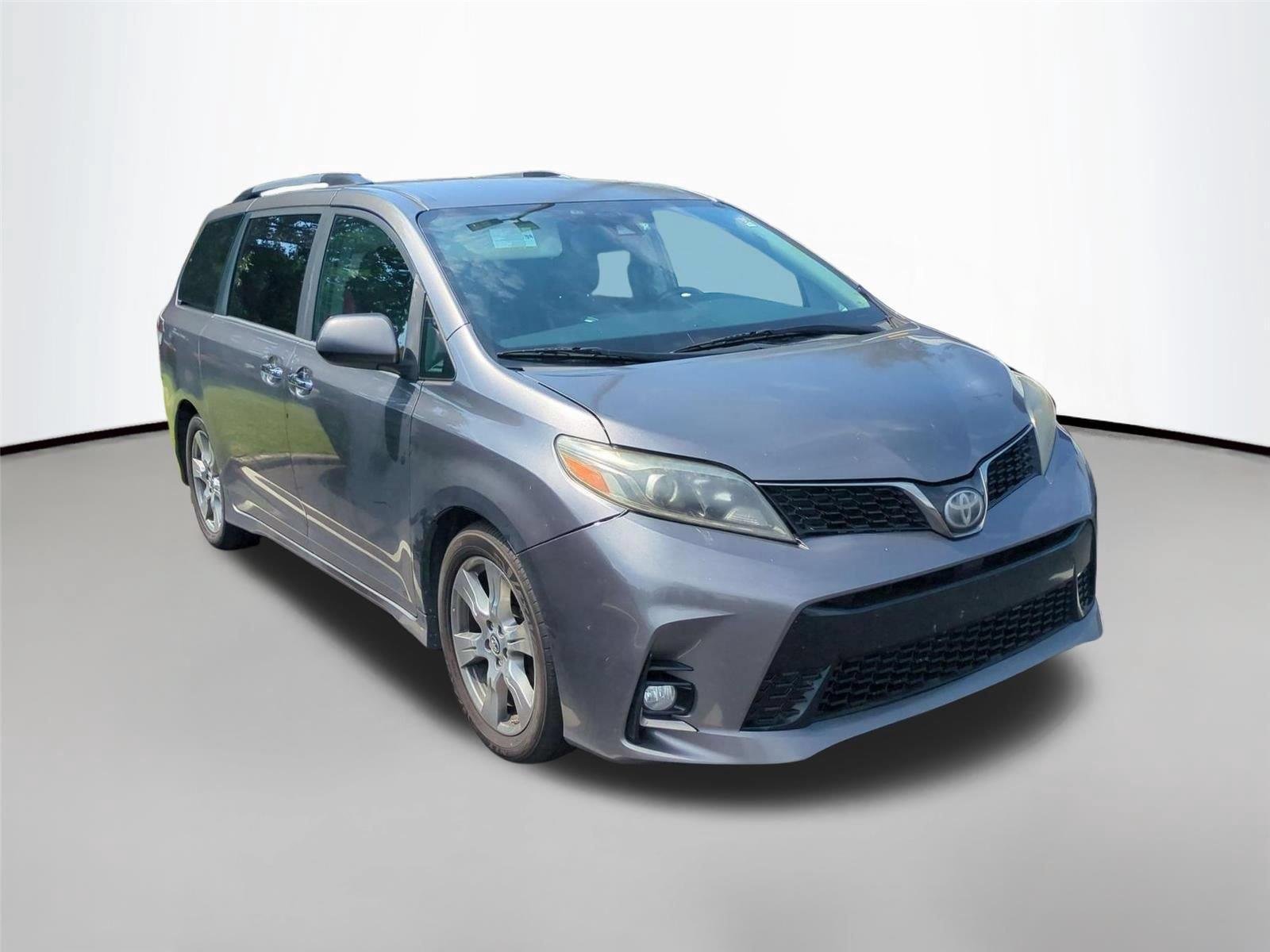 Used 2018  Toyota SE image 3