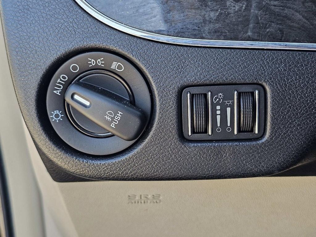 Used 2015 Black Chrysler Touring-L image 23