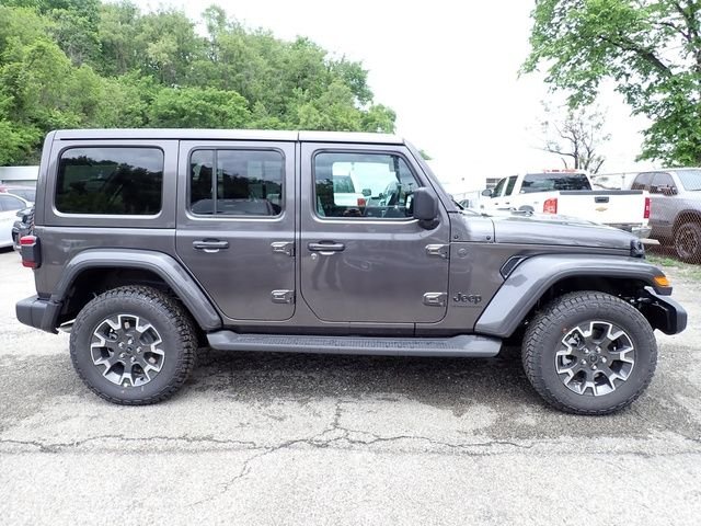 New 2026 Granite Crystal Metallic Clear-Coat Exterior Paint Jeep Sahara image 9