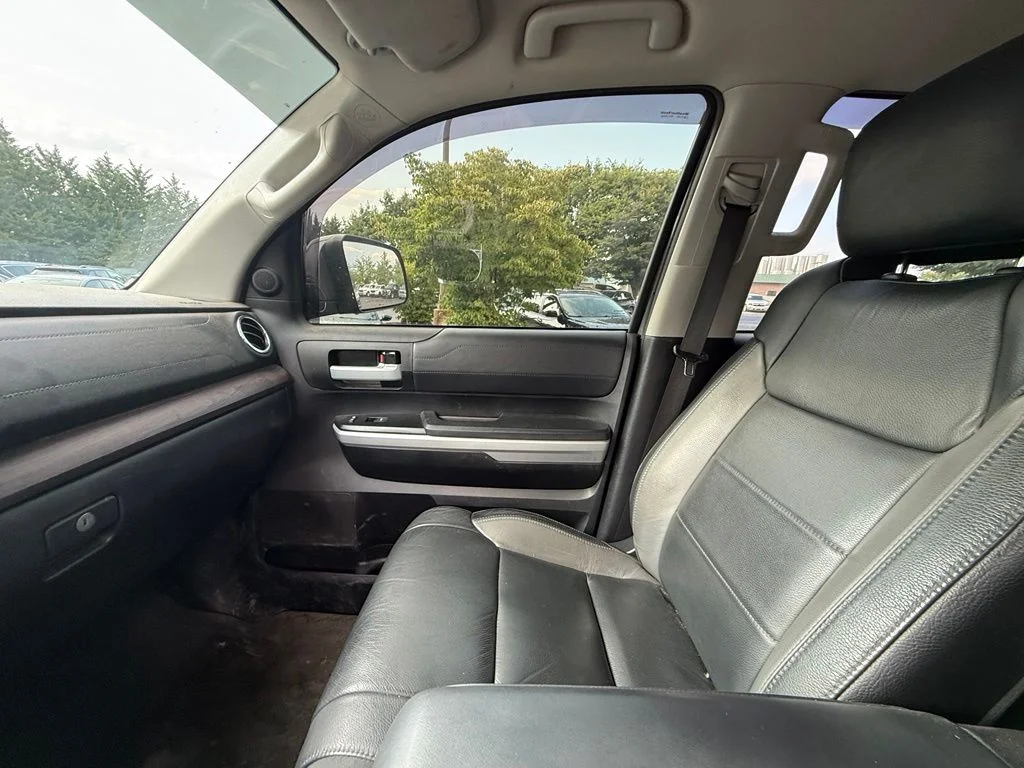 Used 2021  Toyota Limited image 10