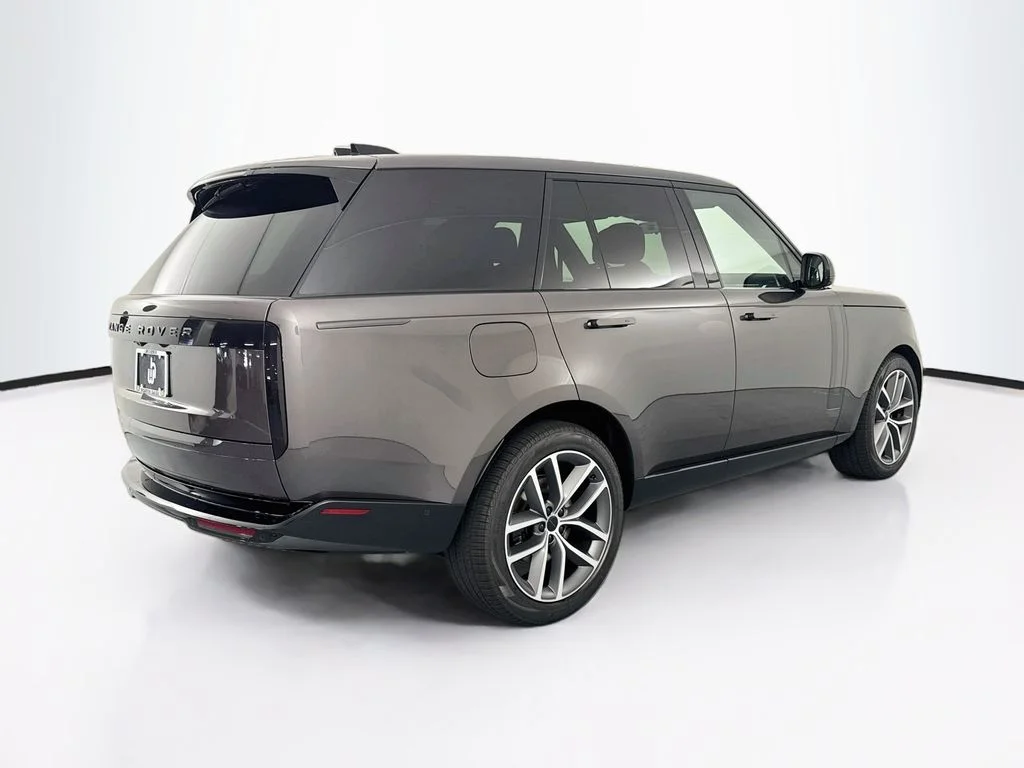 New 2026 Charente Grey Land Rover SE image 5