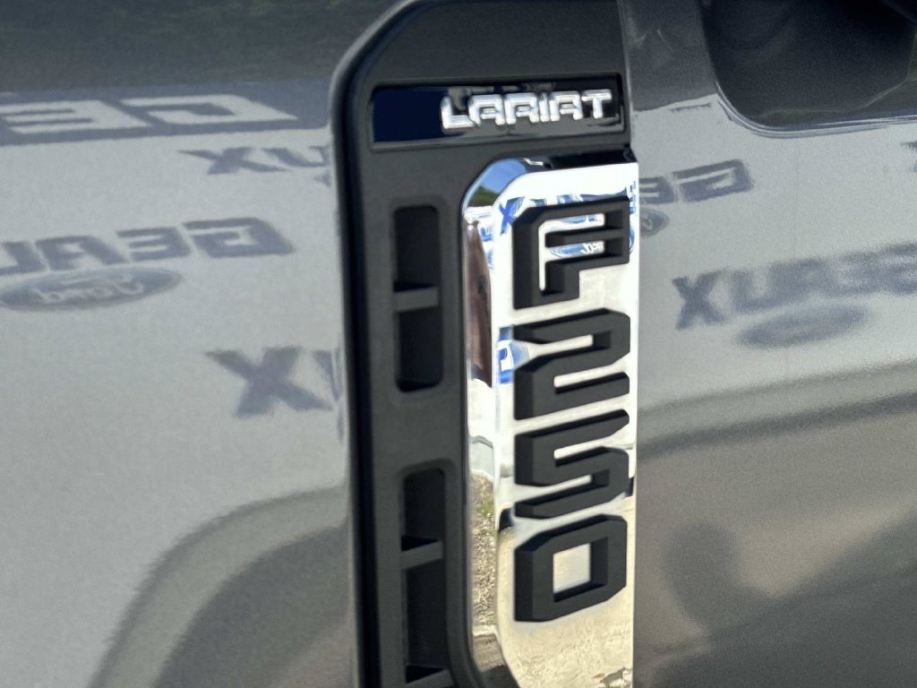 Used 2025 Gray Ford Lariat image 9