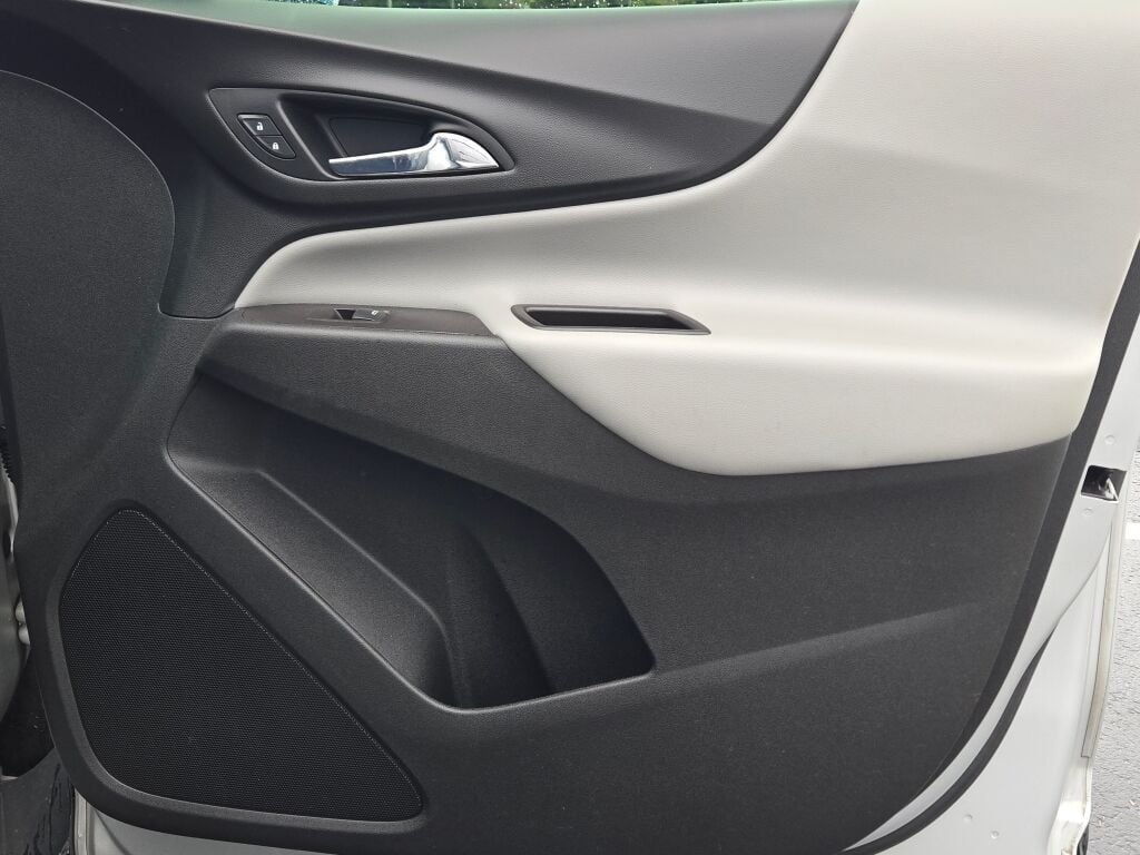 Used 2022 Silver Chevrolet LS image 7