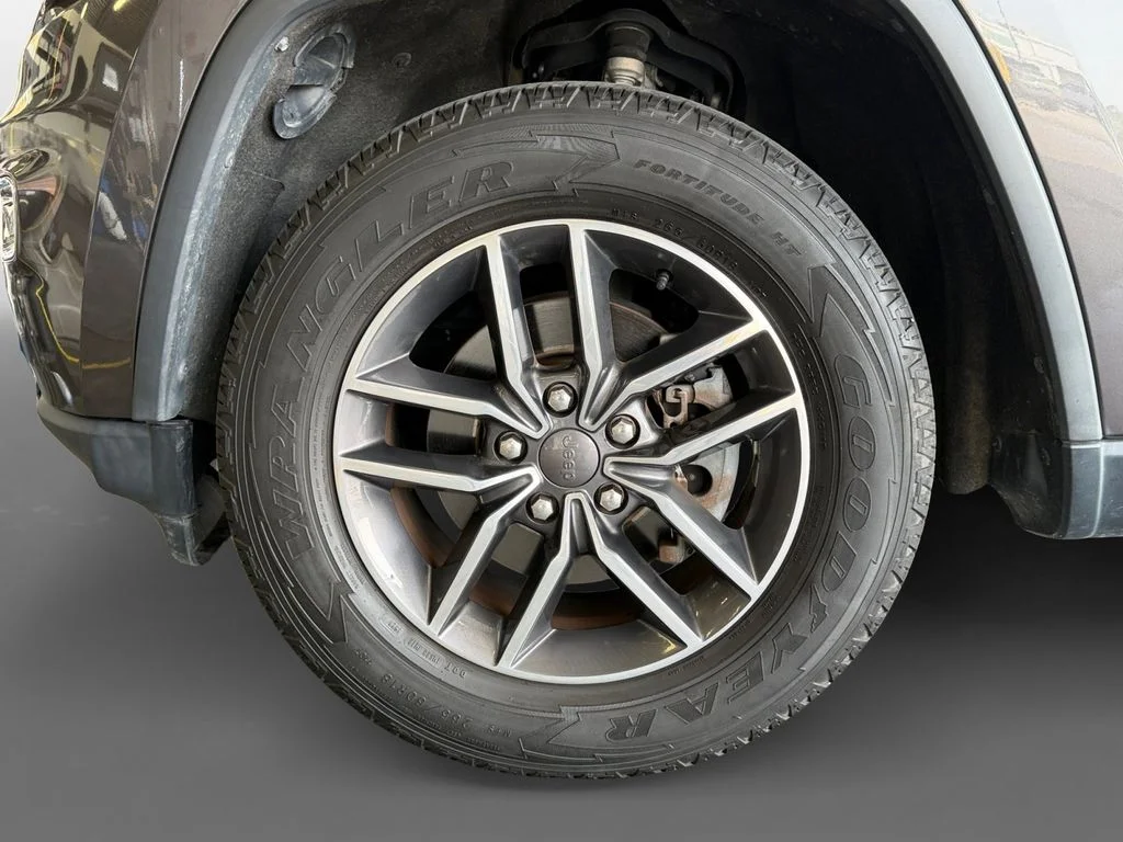 Used 2019 Gray Jeep Laredo E image 15