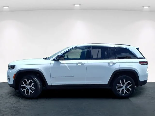 Used 2025 White Jeep Limited image 16