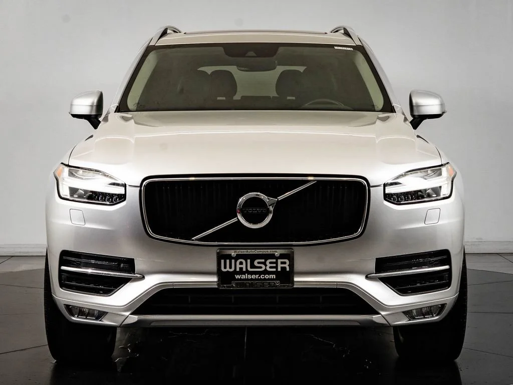 2018 Volvo XC90 T6 AWD Momentum's photo
